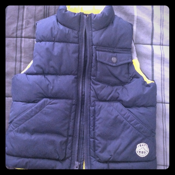 Baby Gap puffer vest - Picture 1 of 2